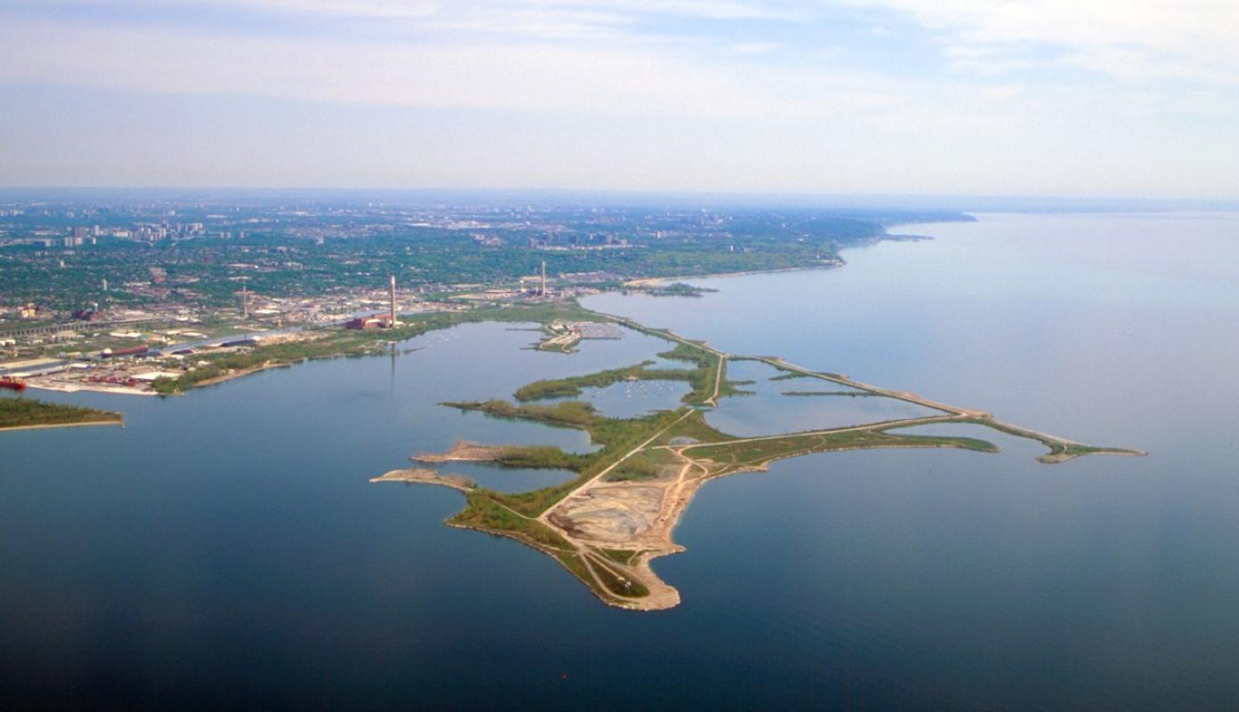 aerial of Tommy Thompson Park looking north