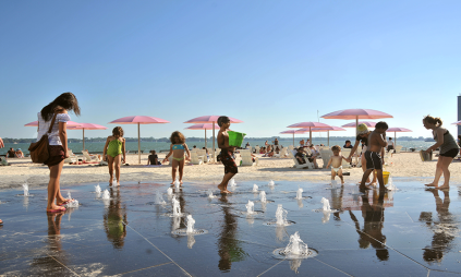 kids at sugar beach splash pad